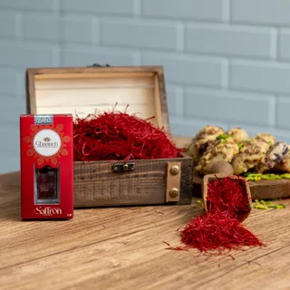 زعفران عاقله قائنات با رنگ‌ دهی طبیعی و عطر ملایم مناسب استفاده خانگی